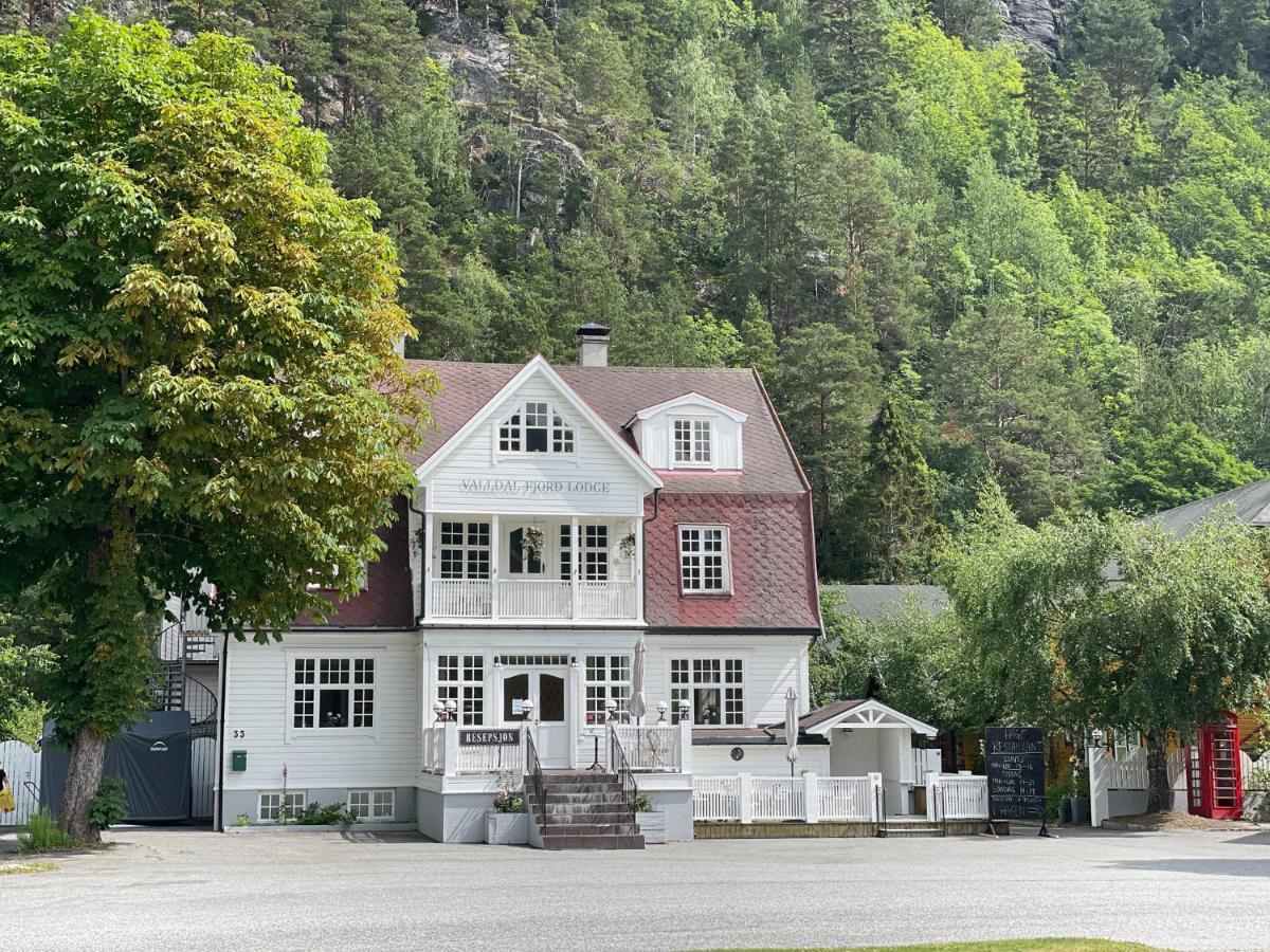 Valldal Fjord Lodge B&B Екстер'єр фото